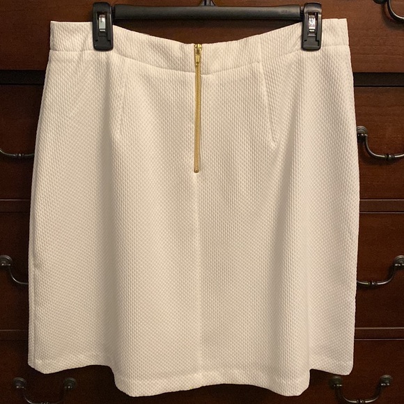 White Fully Lined Pleated Skirt - Size 8 - Picture 2 of 7